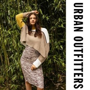 Urban Outfitters Slouchy Cropped‎ Oversized Sweater Size Medium